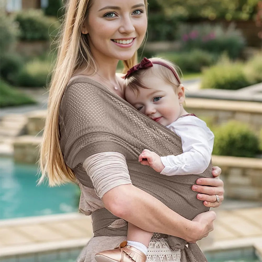 maman avec bebe lateral 