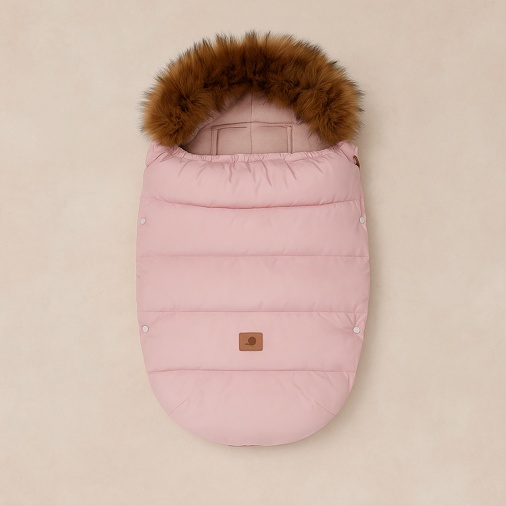 chanceliere-bebe-rose-pale-avec-fourrure-fond-doux