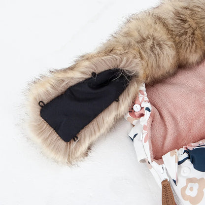 detail-fourrure-amovible-chanceliere-bebe