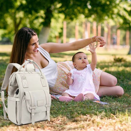 Sac à langer | Élégance Pratique - Monde Poussin maman et bebe avec sac a dos assis sur la pelouse 