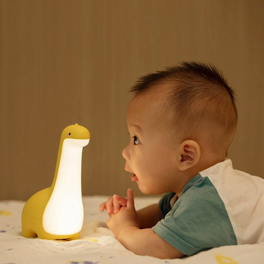 bébé regarde veilleuse dinosaure lumière douce lampe nuit enfant rassurante